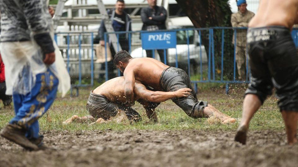 Akbalık Yağlı Güreşleri’nde başpehlivanlığı Serdar Yıldırım kazandı