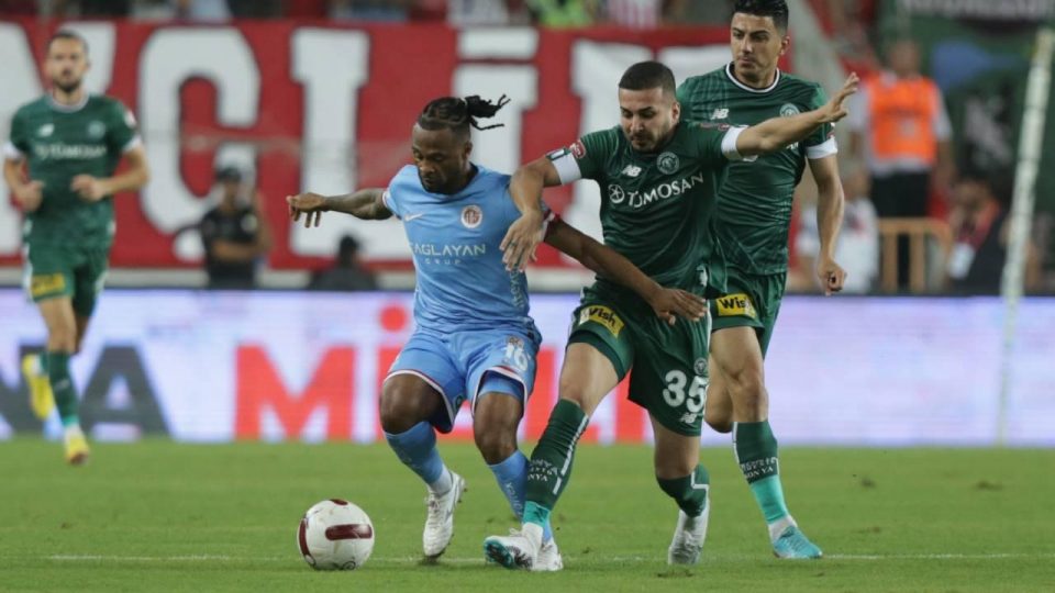 Antalyaspor 1 puanı 87’de kurtardı