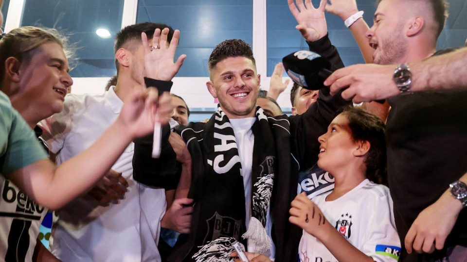 Beşiktaş’ın yeni transferi Rashica İstanbul’a geldi