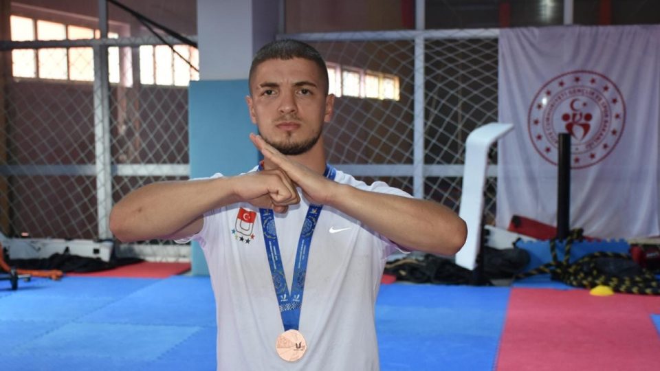 Çin’de 3 yıl wushu eğitimi alan milli sporcunun hedefi dünya şampiyonluğu